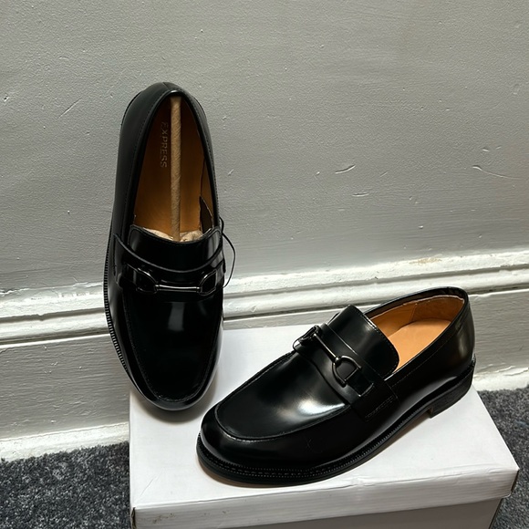 Unworn black men’s loafers size 8